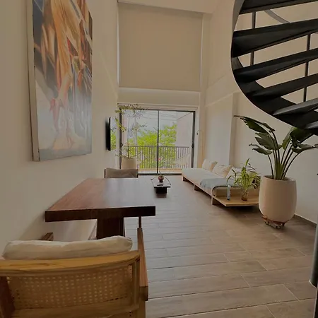 Old City Duplex With Pool! *